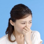 鼻の下が臭い４つの原因！伸ばすと臭い感じがする！？
