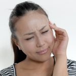 唾を飲むと耳が痛い！喉にも出る原因と６つの病気とは？